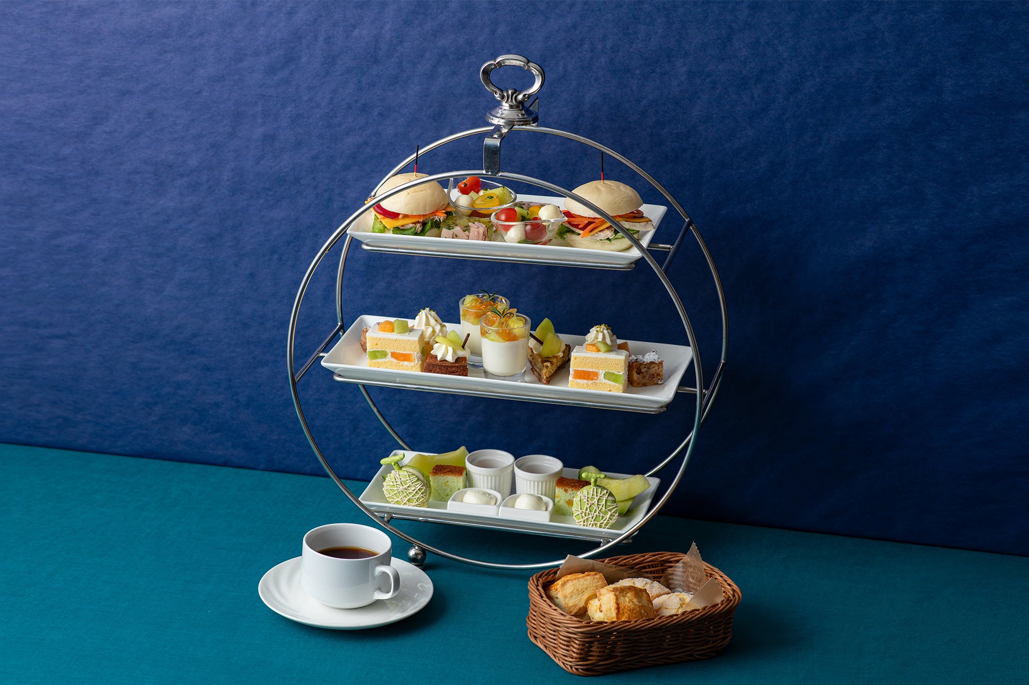 地上100ｍからの景色と初夏の楽しみ “メロン”が主役のアフタヌーンティー、今年も登場！「メロンアフタヌーンティー」～小田急ホテルセンチュリーサザンタワー～