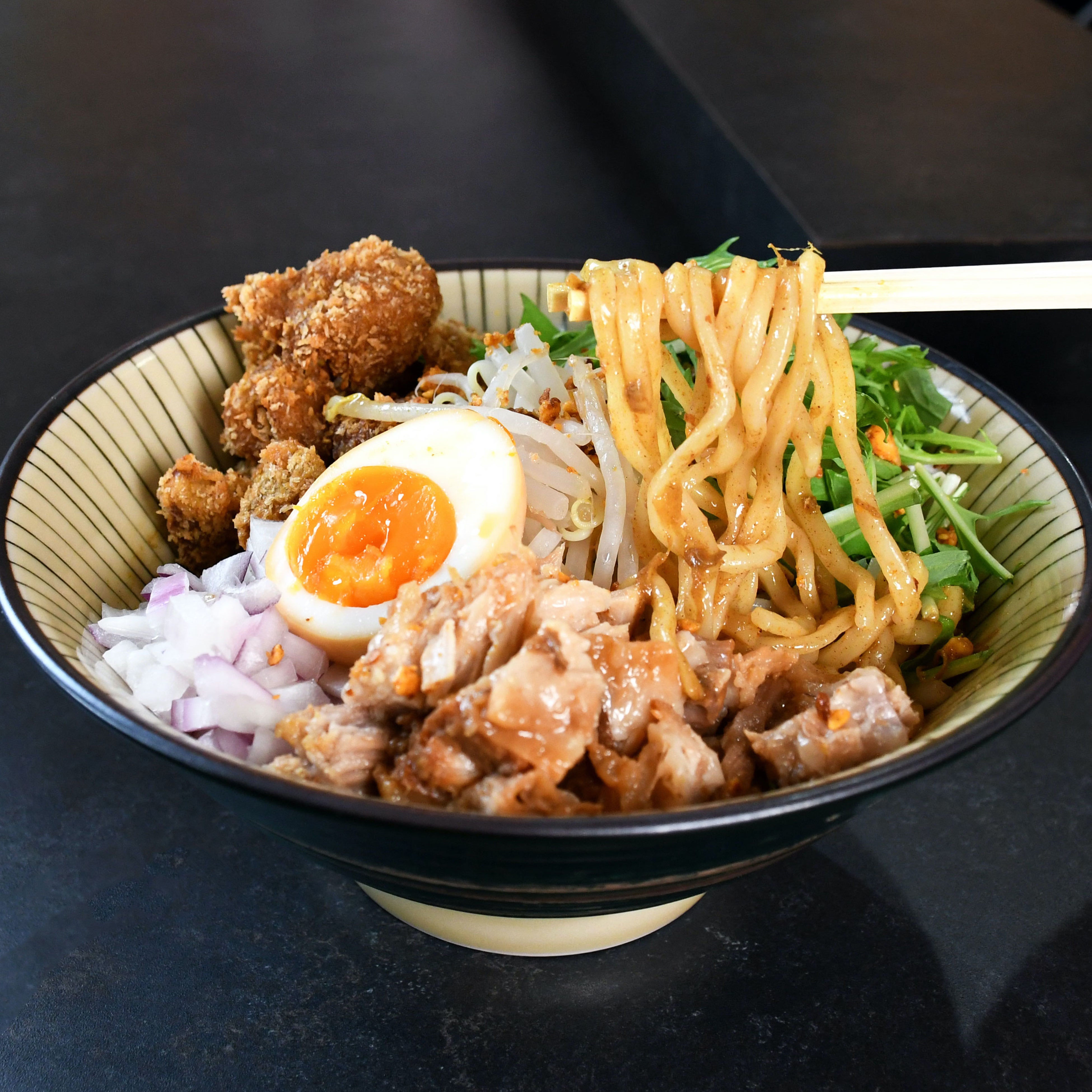 カツカレー肉そば 1200円（税込）