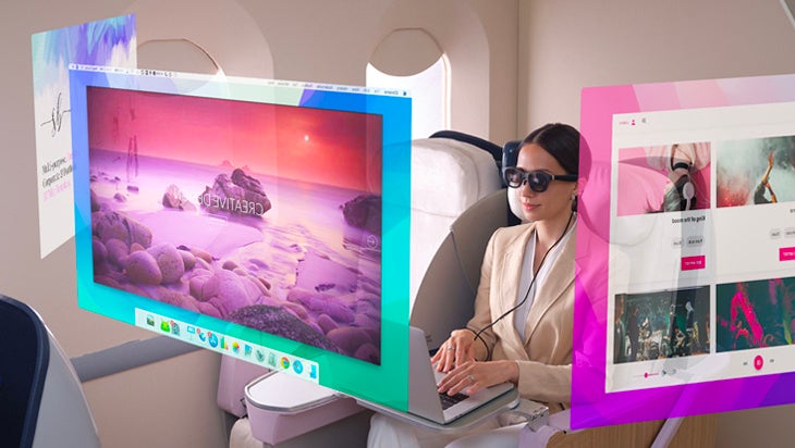 ARグラスを使うと、移動中でも大迫力の映像視聴が可能に。