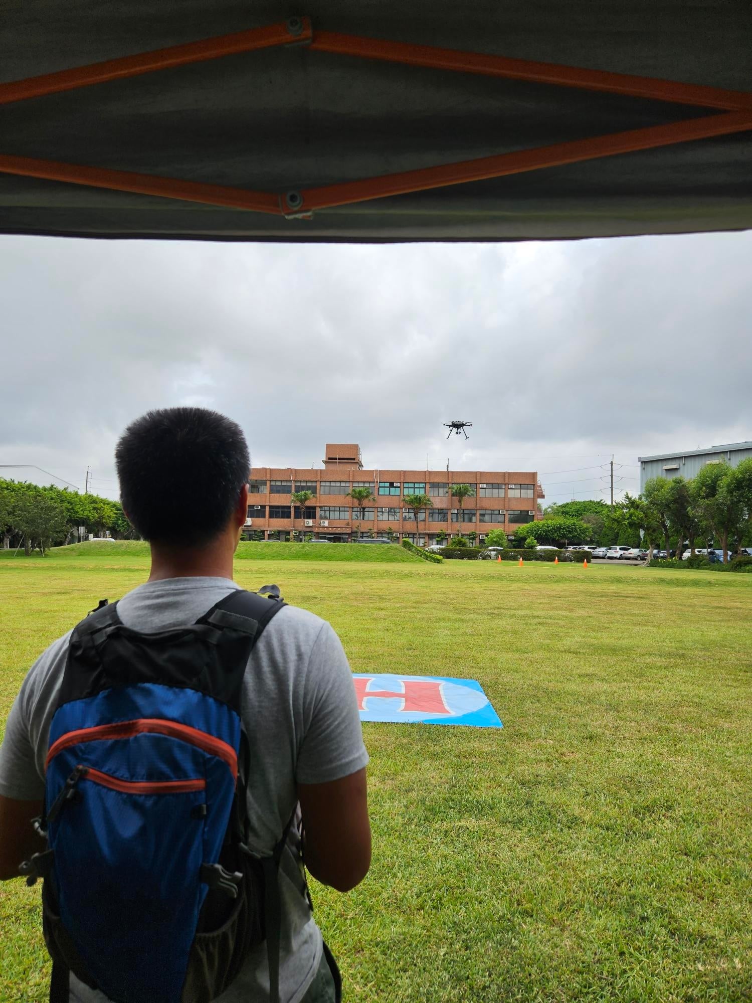 ドローンの操縦体験の様子