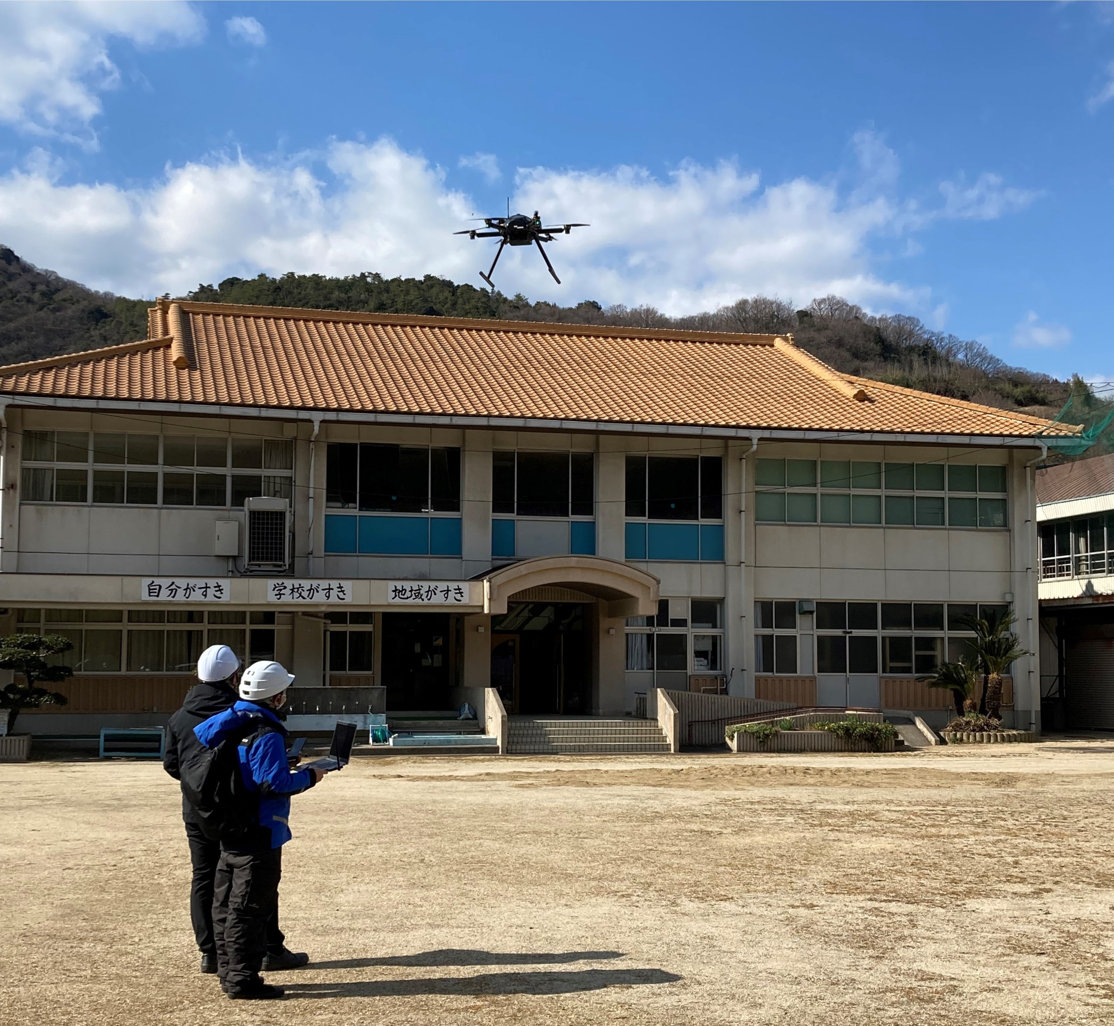 回避後、元のルートに戻り着陸する様子