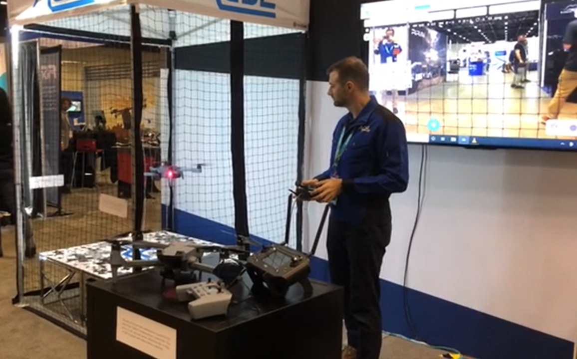 ブースに設置したモニターに、SOTEN（蒼天）で撮影している映像を伝送