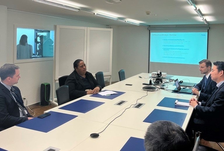 各国郵便事業者との会議の様子