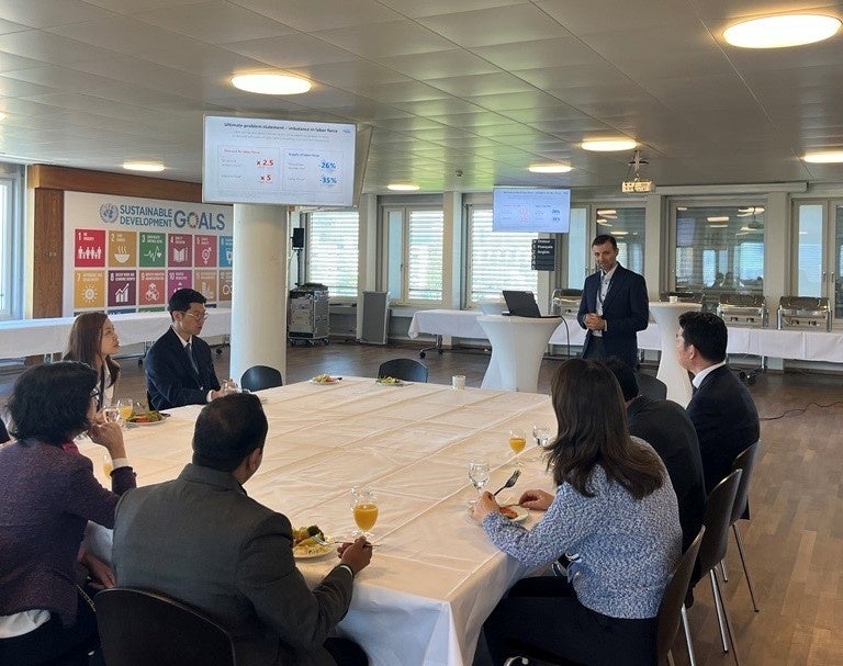 各国郵便事業者との会議の様子