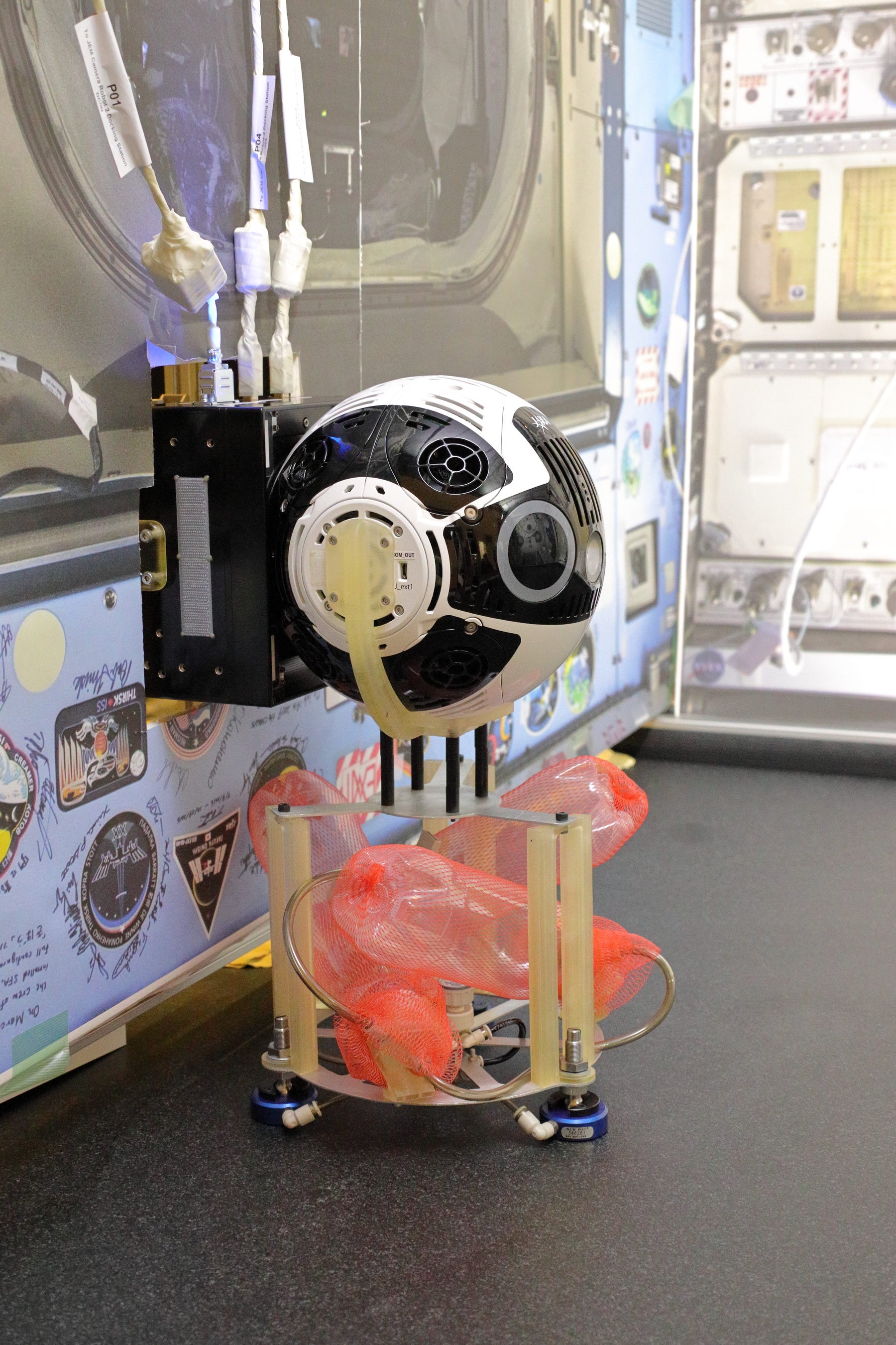 Int-Ball2の地上試験の様子（C)JAXA