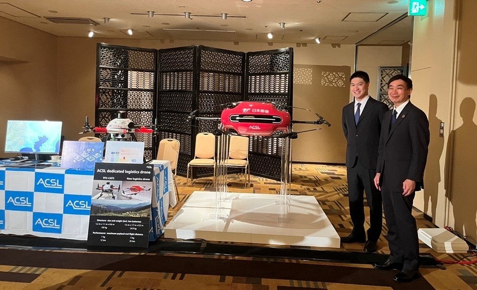（右）UPU事務局長 目時 政彦氏 、（左）ＡＣＳＬ代表取締役CEO 鷲谷 聡之