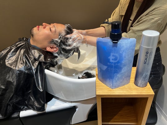 ヘアメディカルサロン東京にて最高気温に応じてヘアカット価格が変動する「猛暑割」を期間限定実施 クールシャンプーを使用したヘッドスパ付き限定プランを提供 ヘアメディカルサロン東京にて最高気温に応じてヘアカット価格が変動する「猛暑割」を期間限定実施 クールシャンプーを使用したヘッドスパ付き限定プランを提供