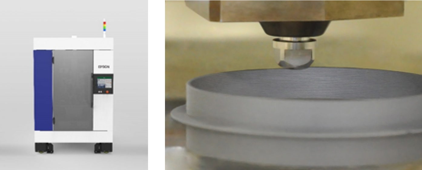 産業用３Dプリンター本体（左）とフラットスクリュによる造形（右）