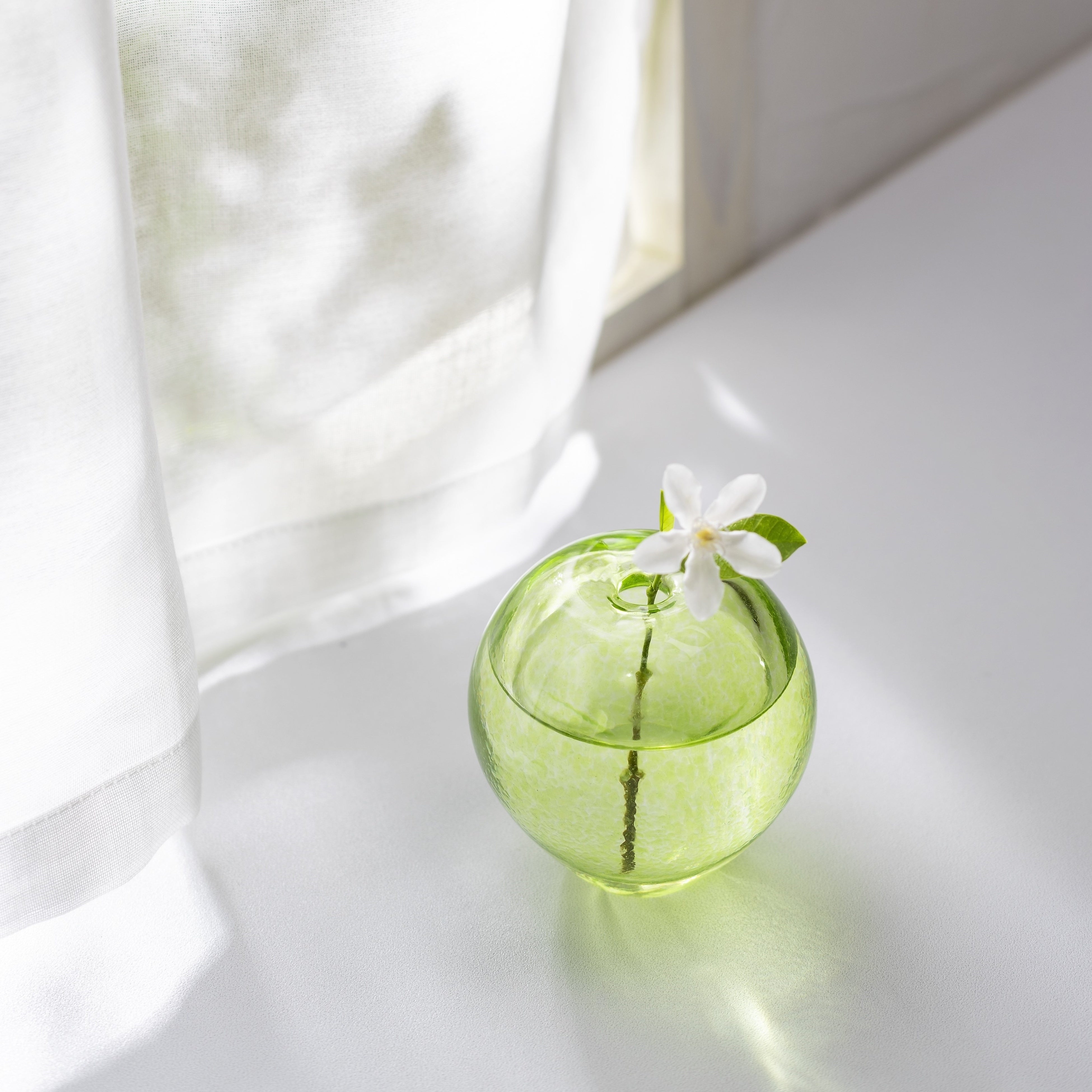 プレスリリース：津軽びいどろ りんごをかたどった一輪挿し 11月13日