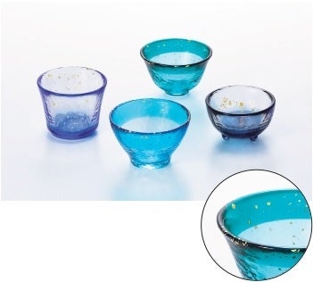 海の煌めきを感じさせる 華やかな金箔入り