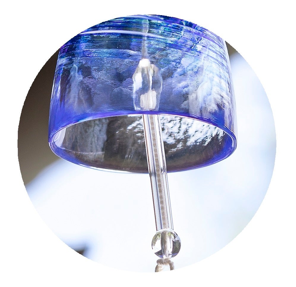 ガラス本体に当たる舌(ぜつ)部分も手作りしています