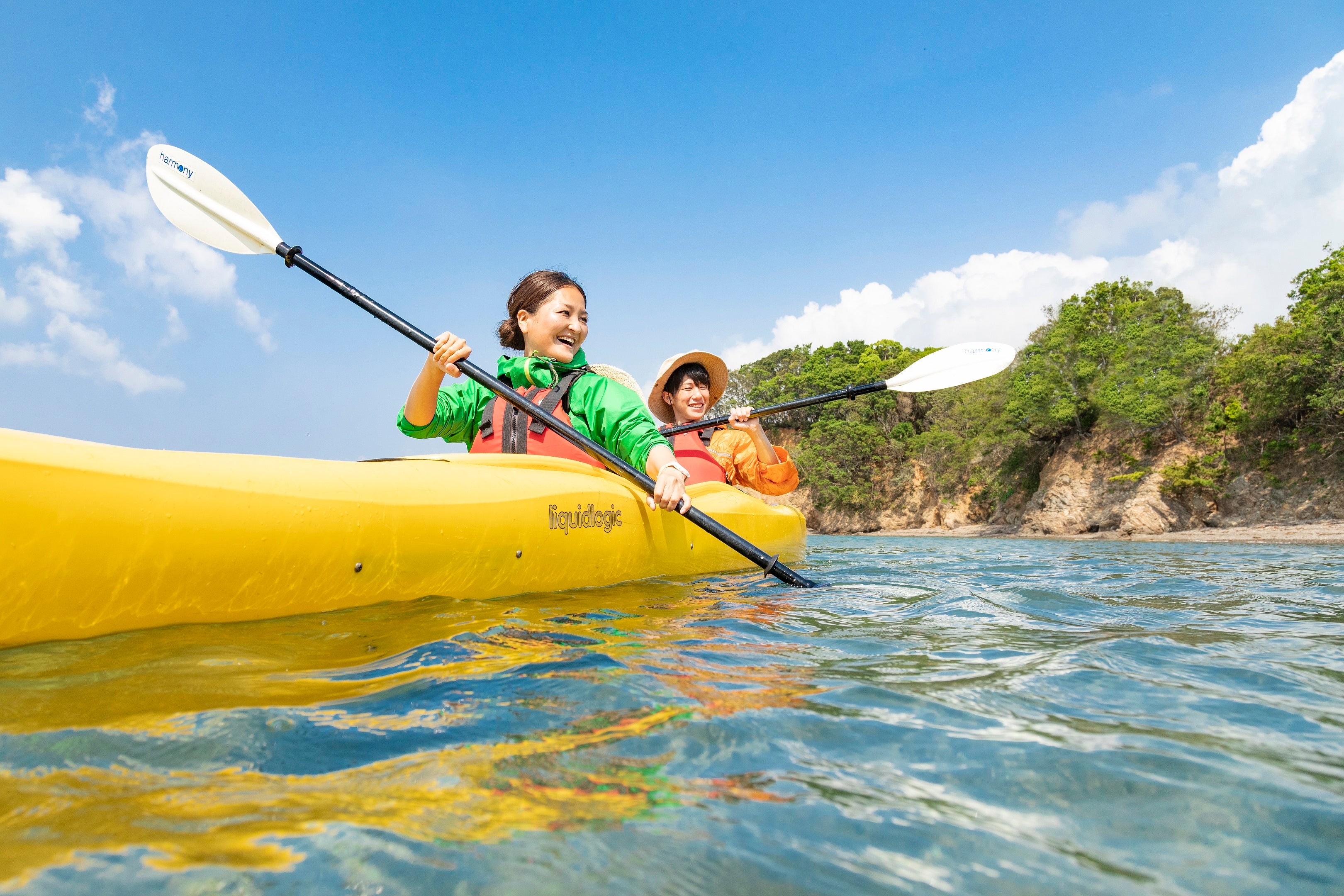 波穏やかなあご湾に向けて出航「シーカヤック」　