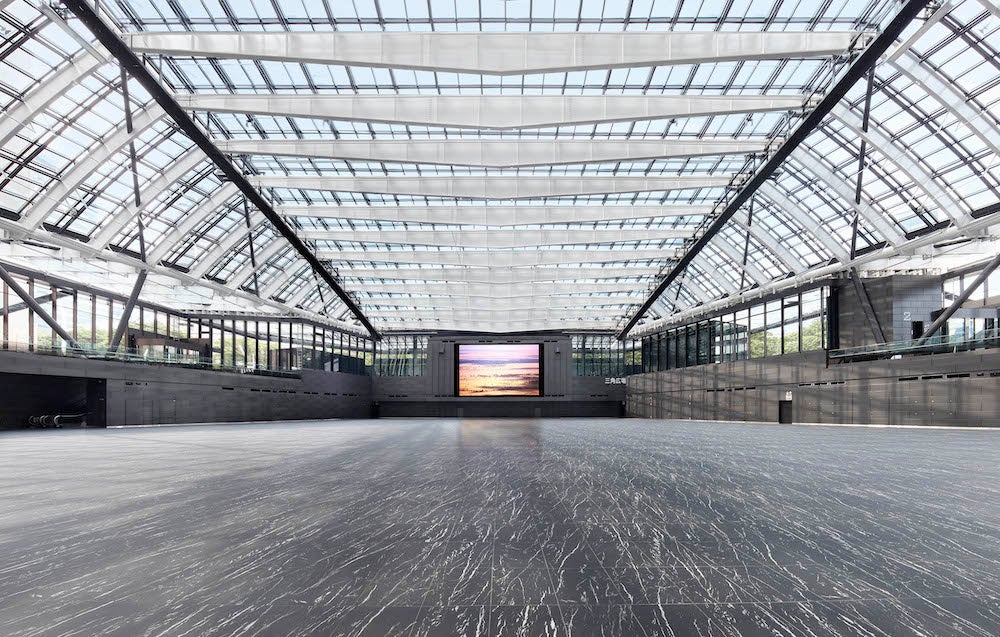 新宿住友ビル 三角広場 会場内