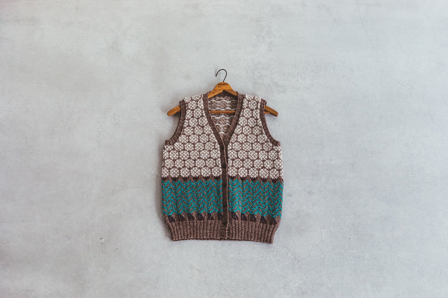 ニットデザイナー三國万里子さんの新作テーマは「夕暮れから夜明けまで