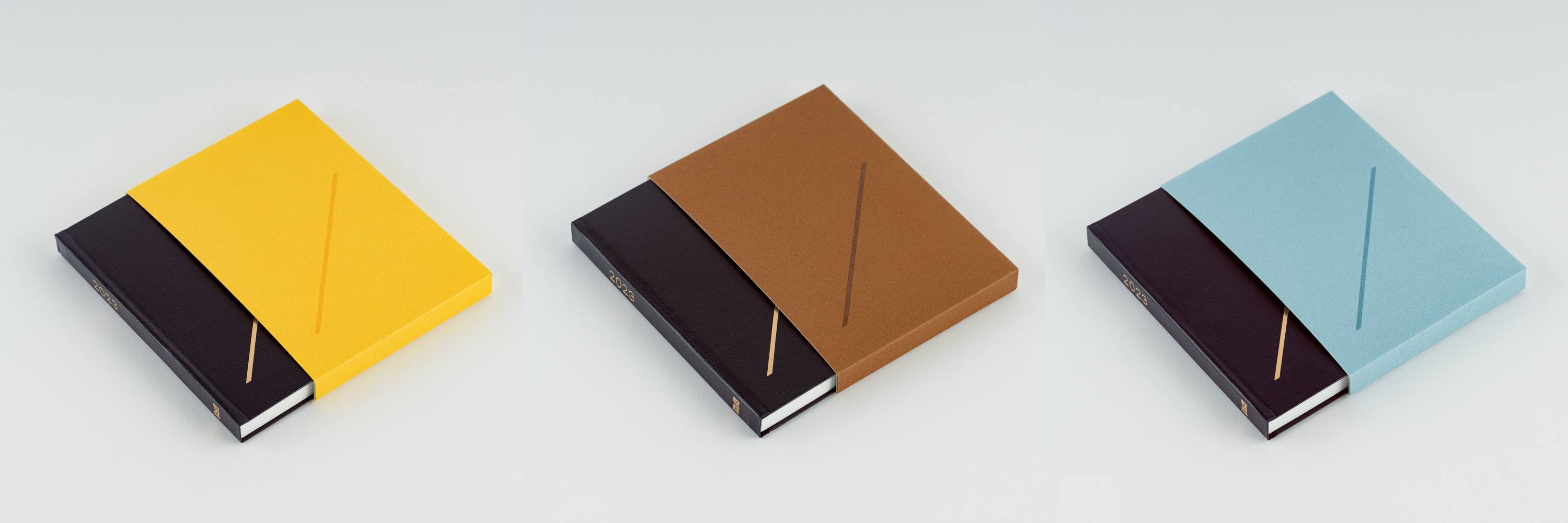 Slashは、３色から選べるスリーブケース付き