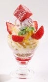 苺のミニパフェ
