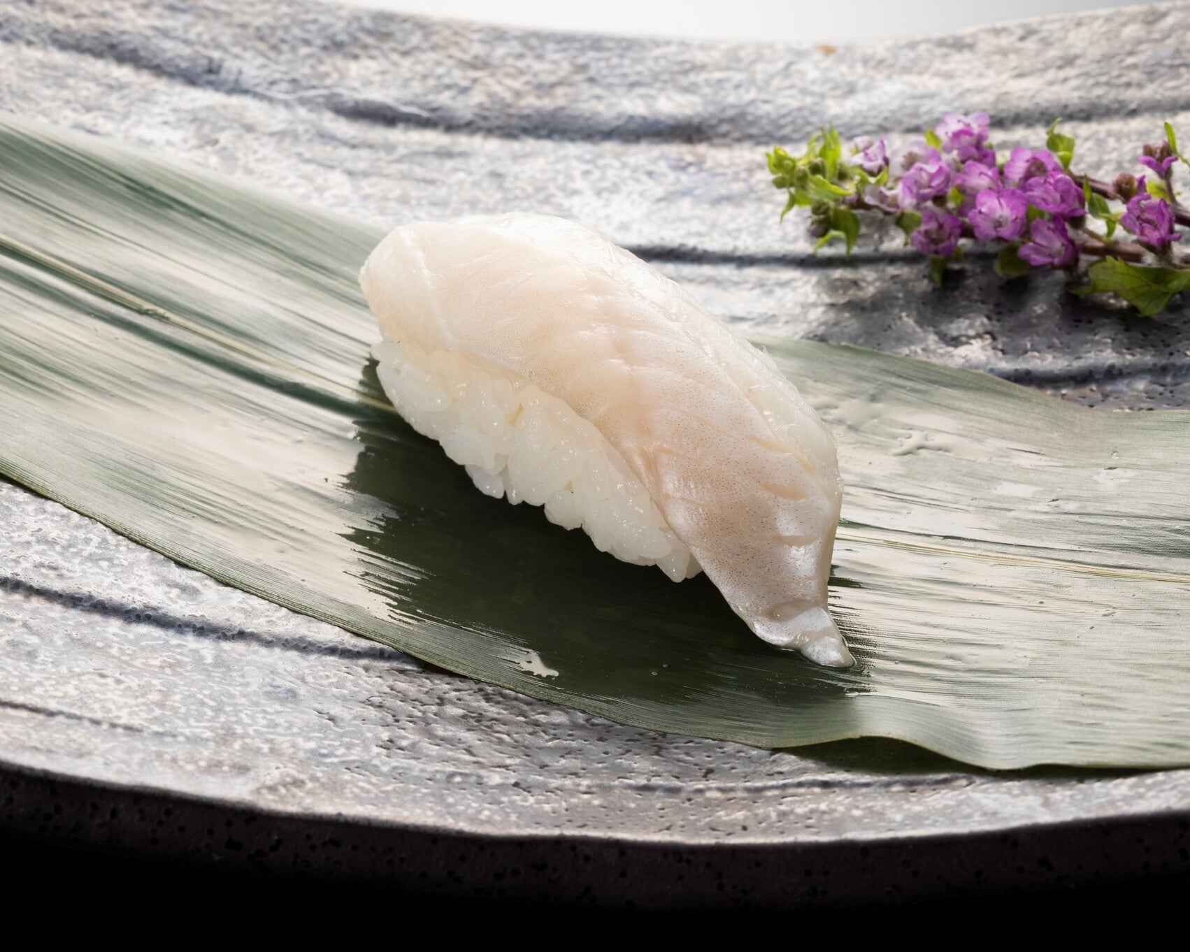 廻転寿司 にぎりの徳兵衛 5 26 木 に 希少なブランド穴子が数量限定で新登場 株式会社アトムのプレスリリース