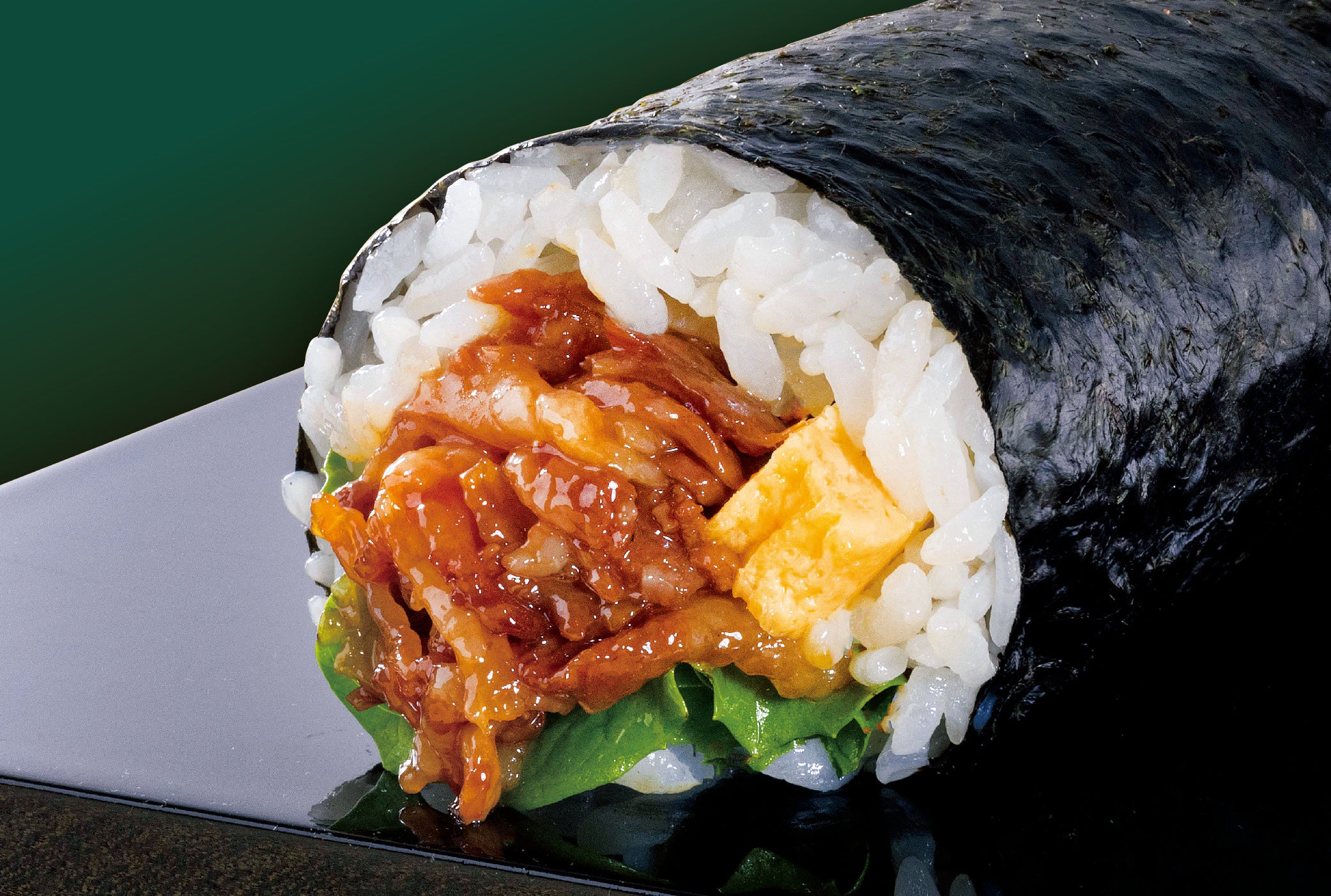 松阪牛太巻＜ハーフサイズ＞  　　　　  1本1,600円 ・海鮮恵方巻1本2,400円