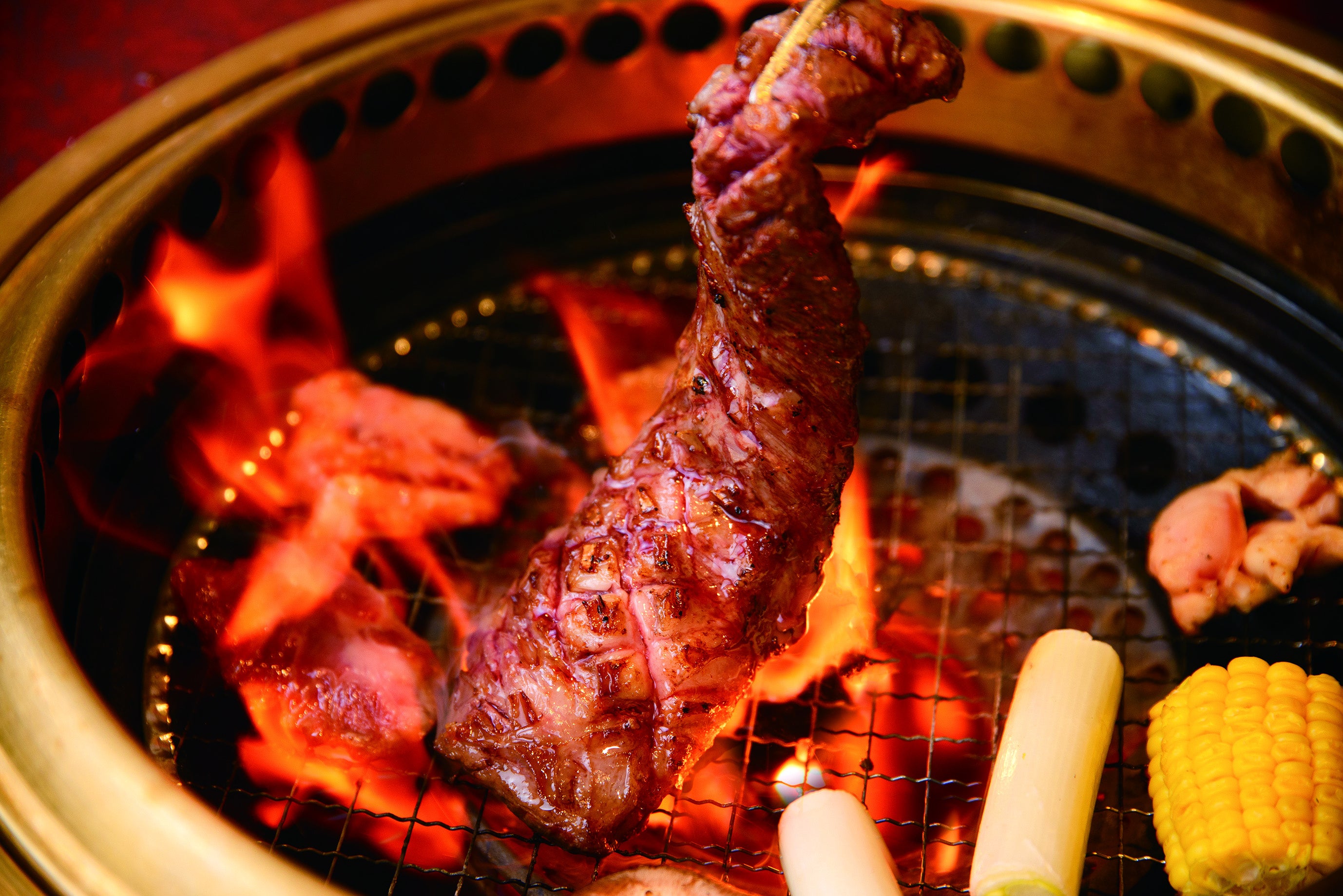 4コースから選ぶ焼肉食べ放題はタッチパネルからご注文いただけます。厳選された上質なお肉をお腹いっぱいお召し上がりください。