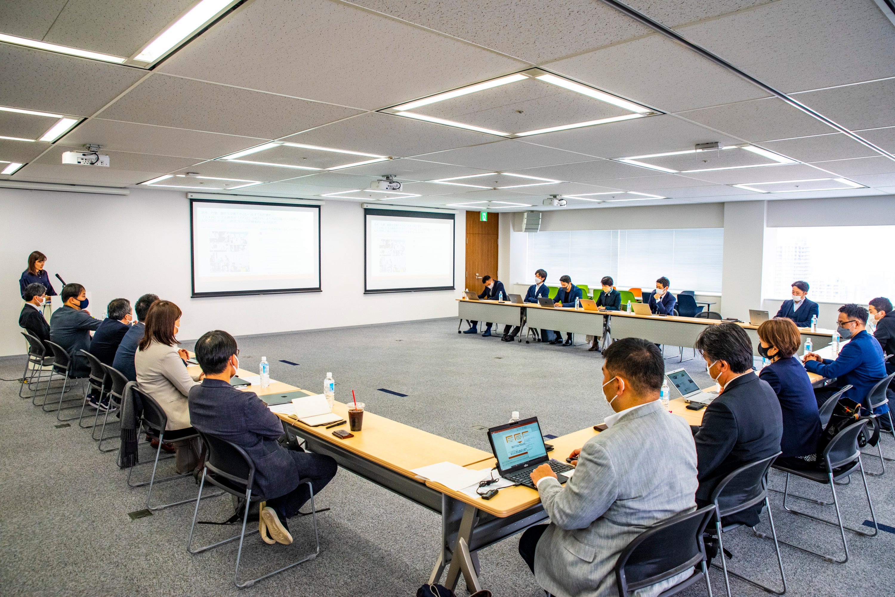 「はたらく人の創造性コンソーシアム」第１回会合　議論の様子