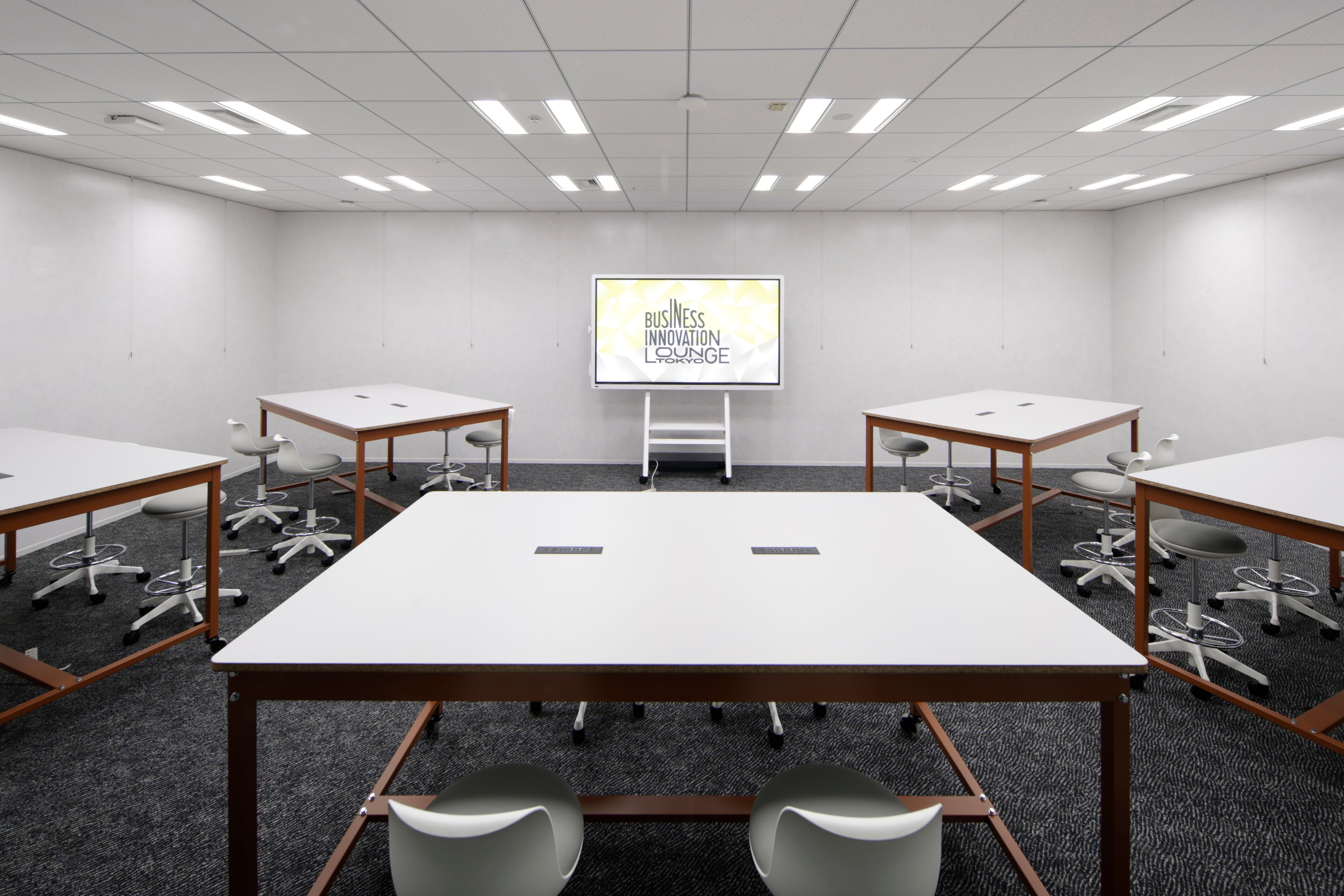 デザイン思考とアジャイルでプロジェクトが加速するワークショップルーム