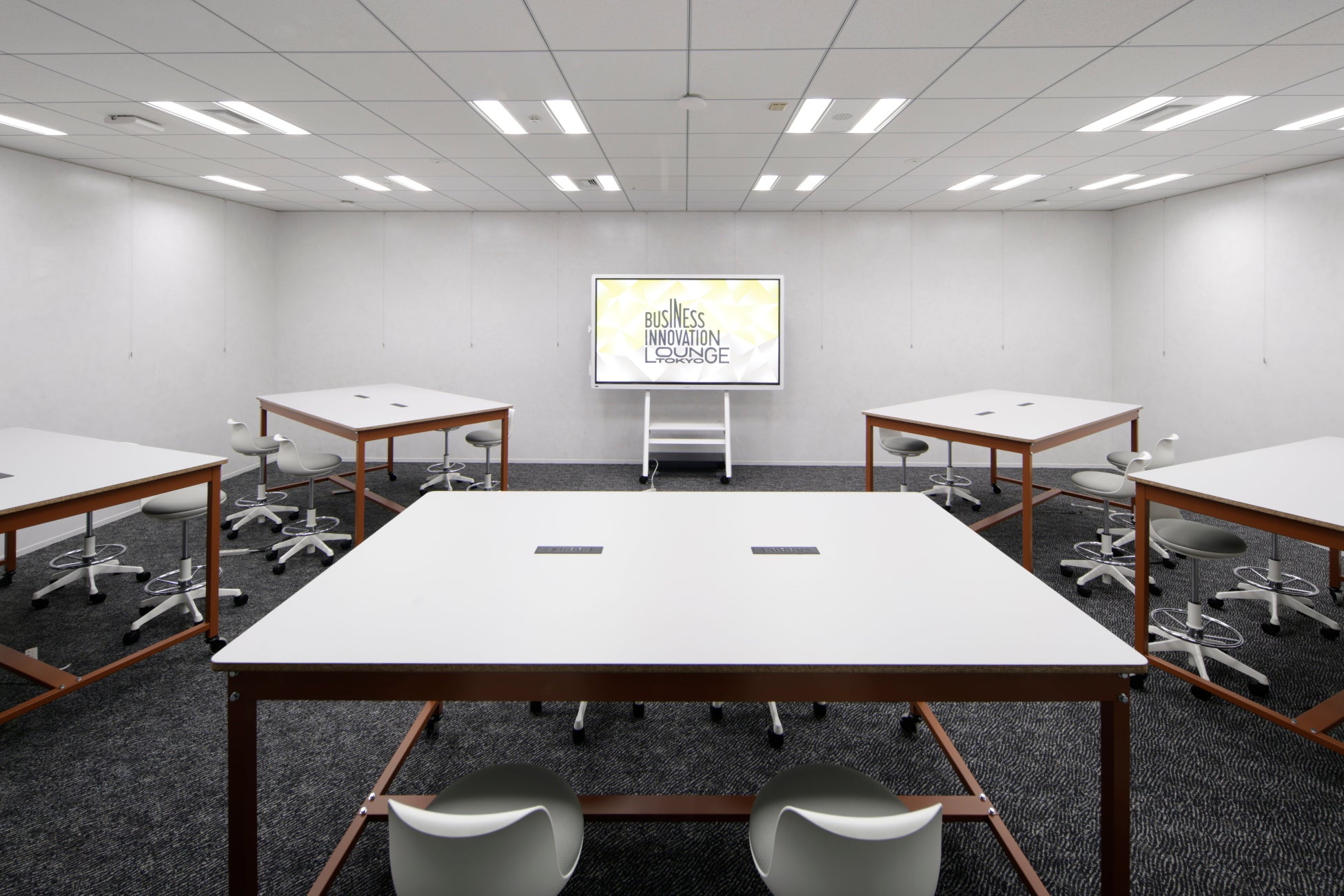 デザイン思考とアジャイルでプロジェクトが加速するワークショップルーム