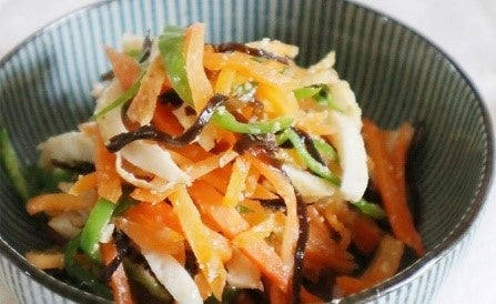 にんじんとジャンボししとうの塩昆布和え