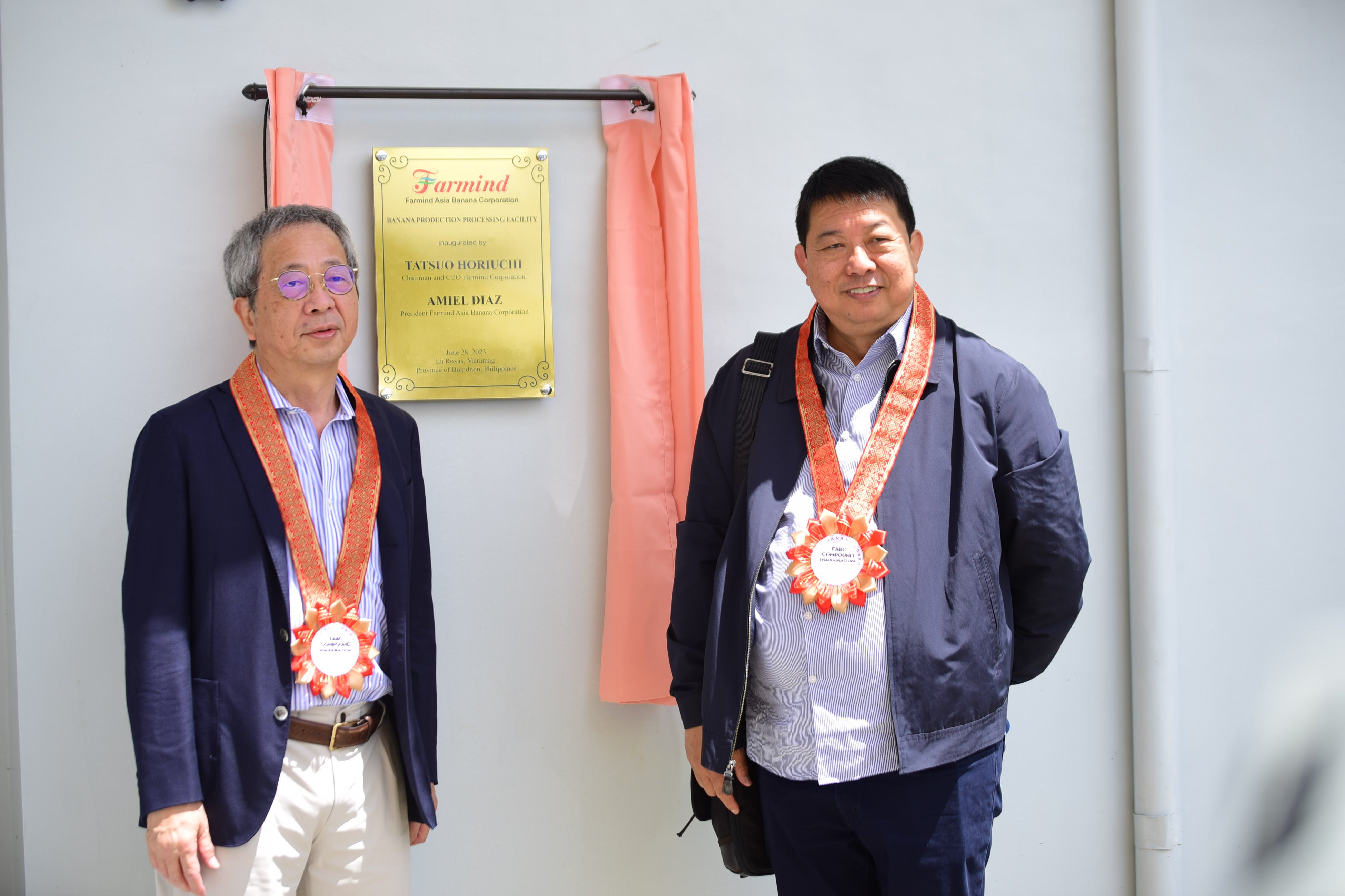 （写真左から）ファーマインド社長 堀内達生、 FABC President Amiel Diaz