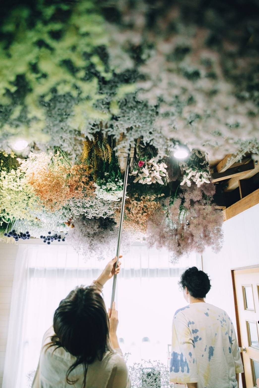 天井に保管されるお花たち