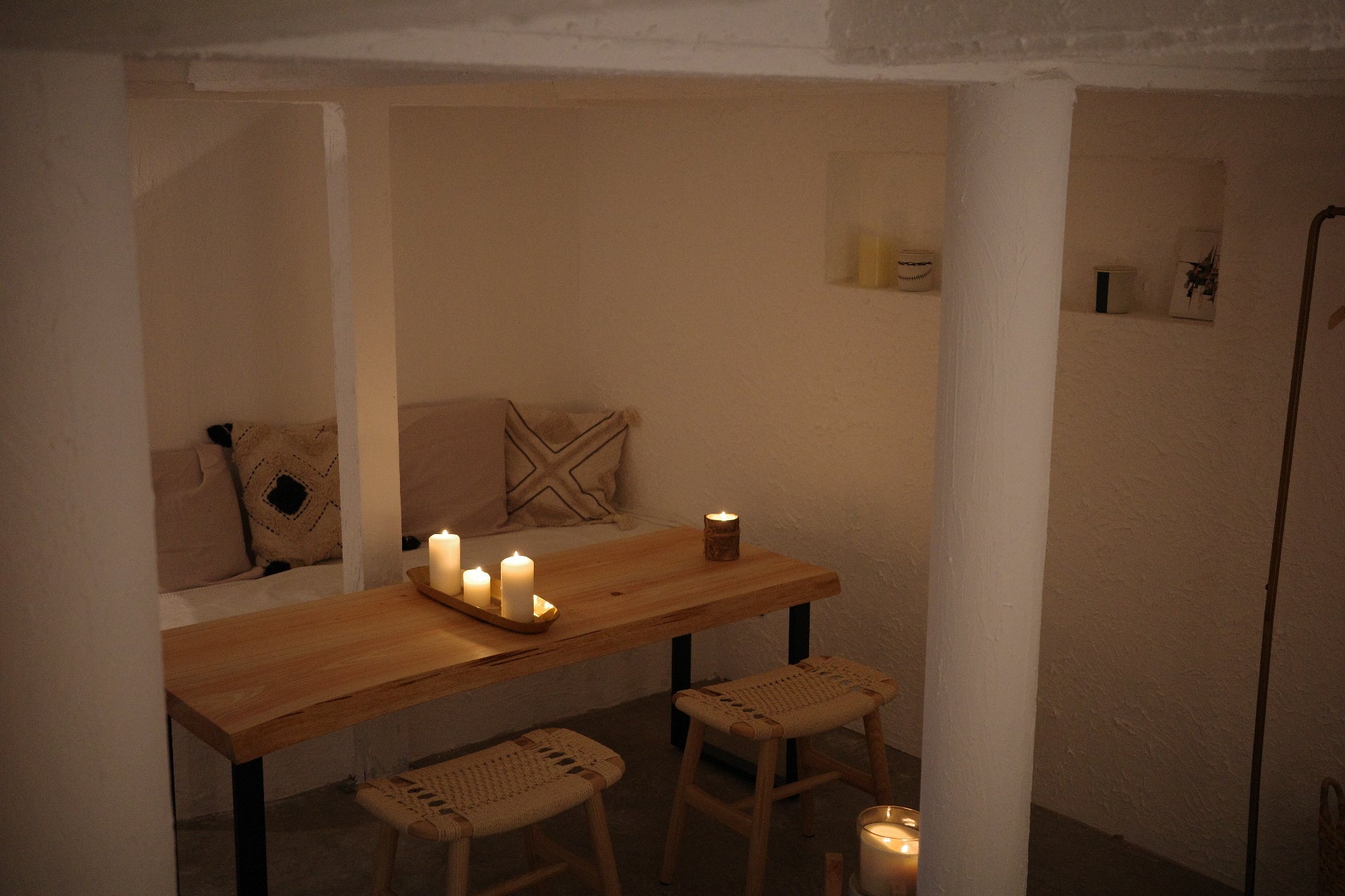 店内 奥にある洞窟をコンセプトにした空間