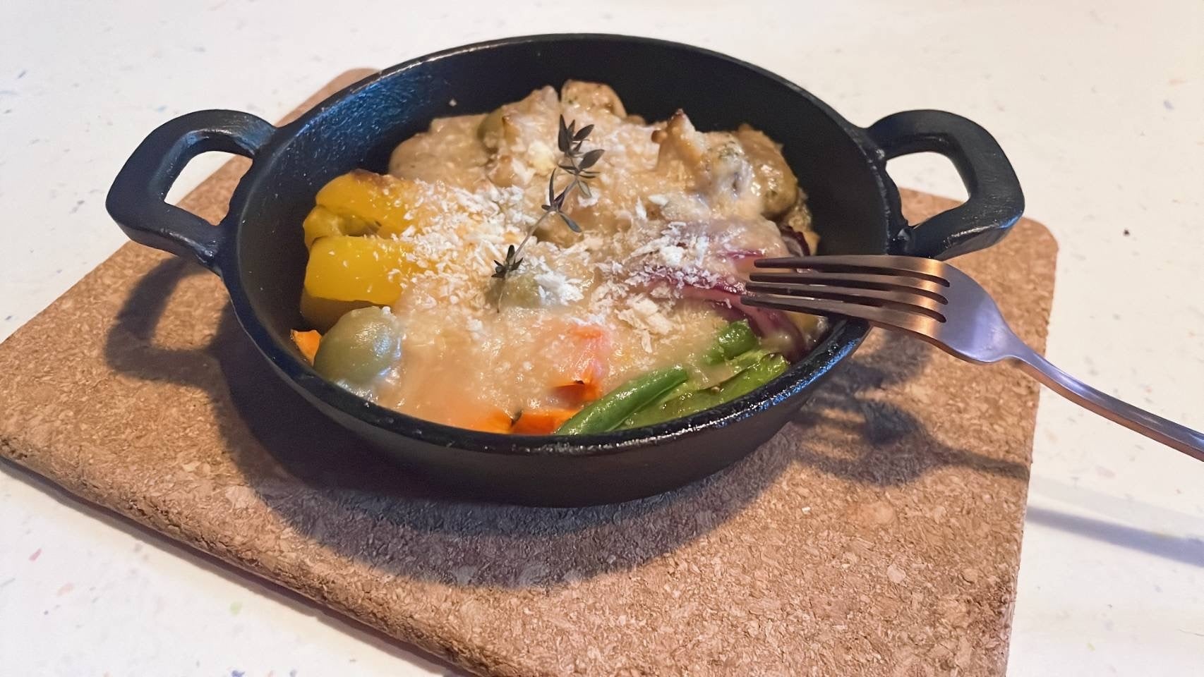 皮なしチキンのホワイトソース