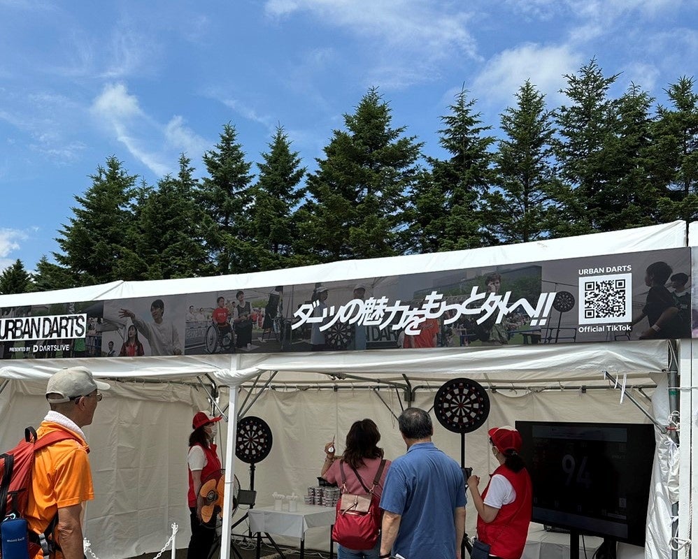 「ダーツの魅力をもっと外へ‼」が目に飛び込んでくるブース