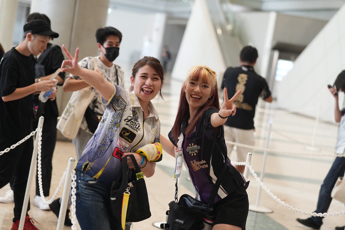 開場前から元気いっぱいなダーツプレイヤー