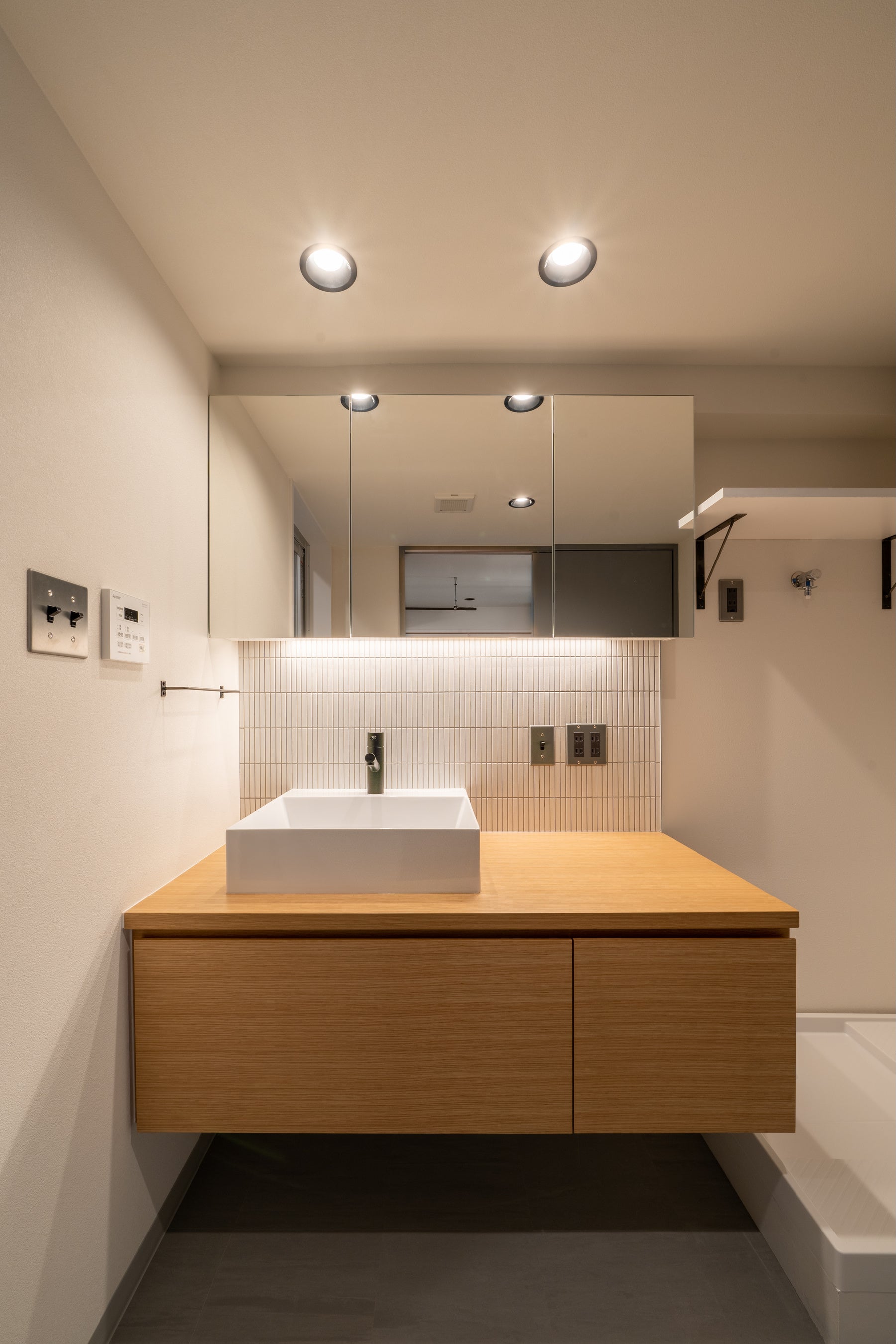 「ポイントリノベーションパッケージ」を使い、選ぶ手間を軽減しながら造作の洗面台を実現