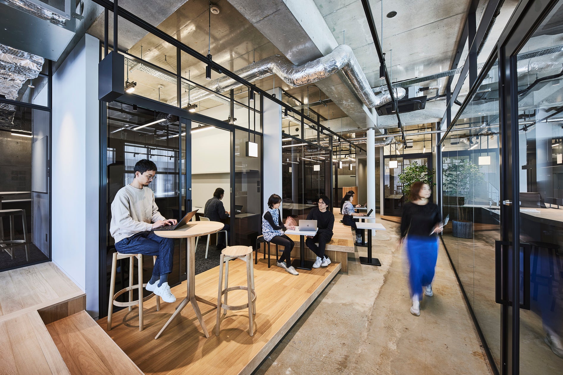 個人からチームまで幅広く対応する「働く場」を提供する