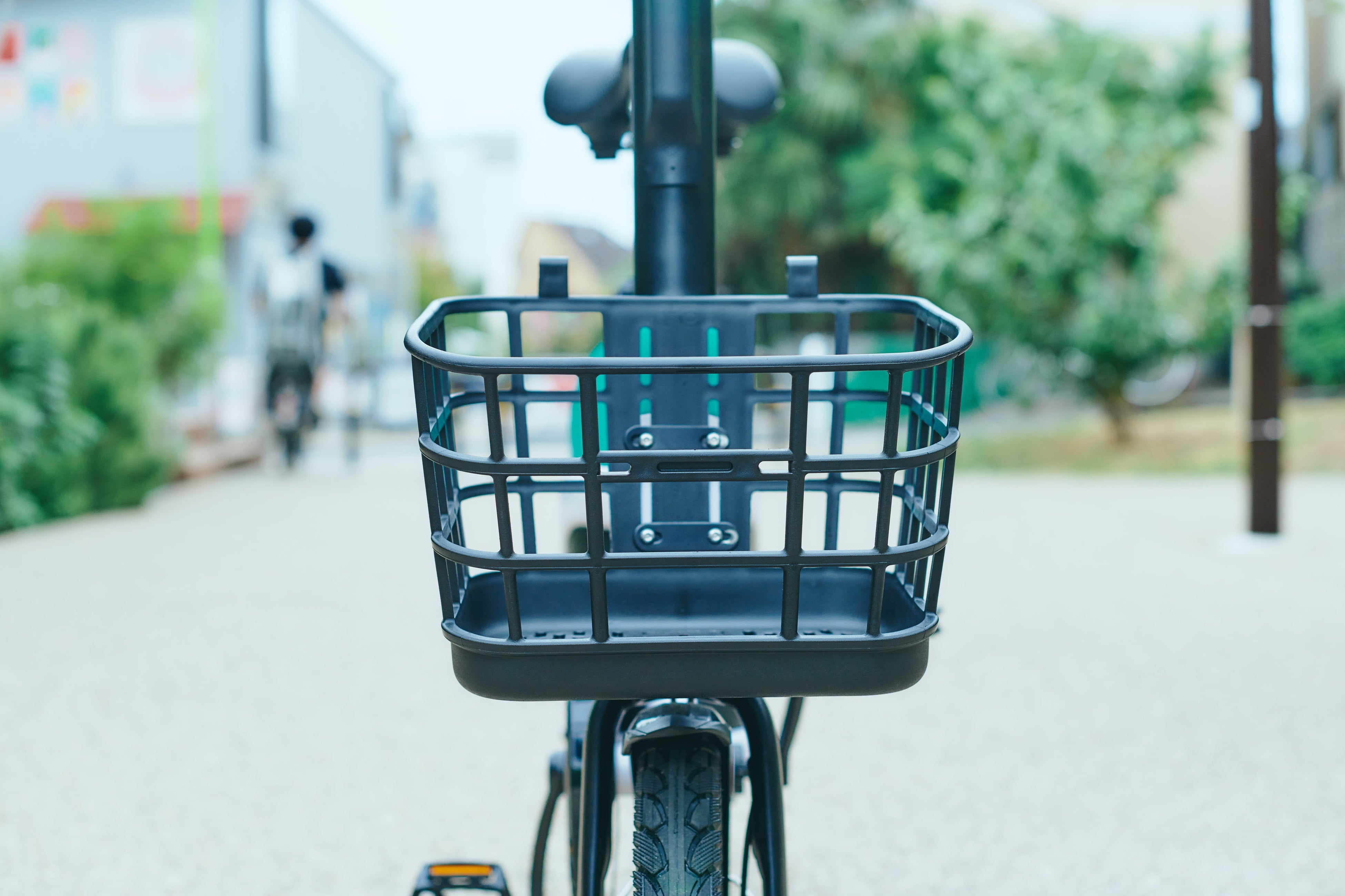 荷物を入れることができるカゴを装着しました。