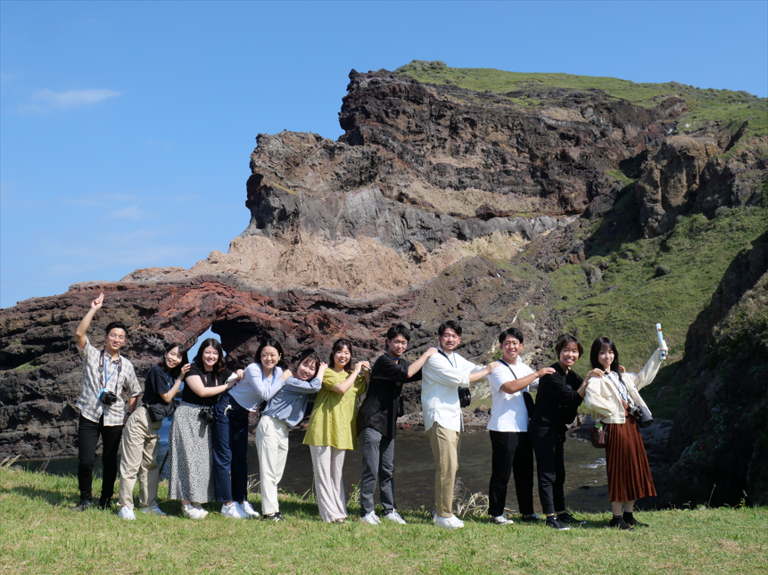 大人の島留学生たち（島前にて）