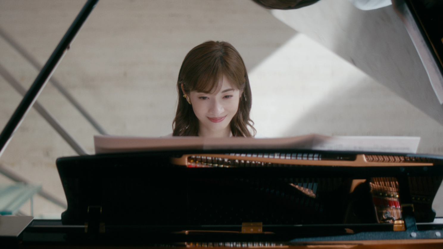 ヘレナ ルビンスタイン ブランド創立120周年】明日海りおが2人の女性を