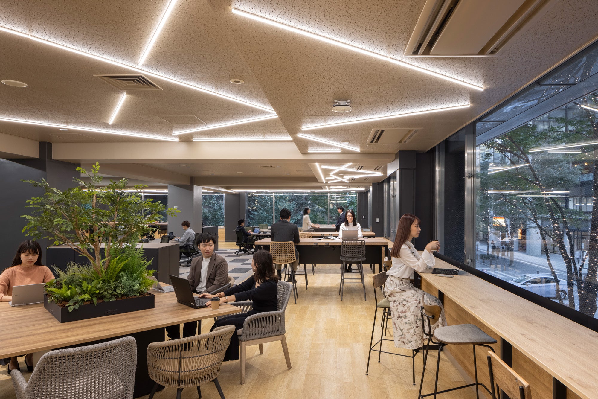 シンメトリーとなる２ビル_1