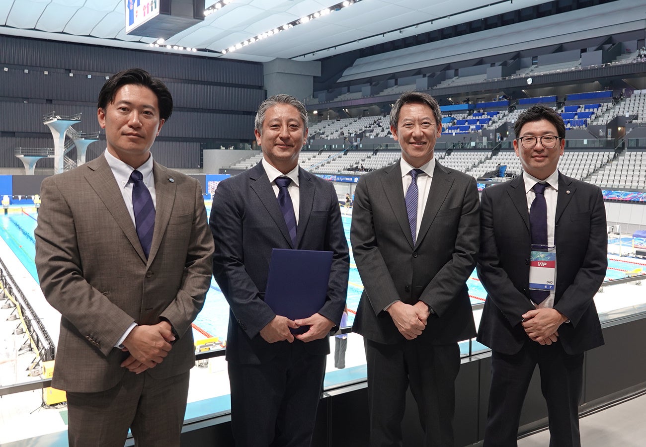 左から JLAスポーツ本部長 田村憲章、JLA理事長 入谷拓哉、日本水泳連盟 鈴木大地会長、JLAイベント安全チームリーダー 石井英一