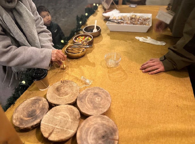 クリスマスマーケットの屋台の様子