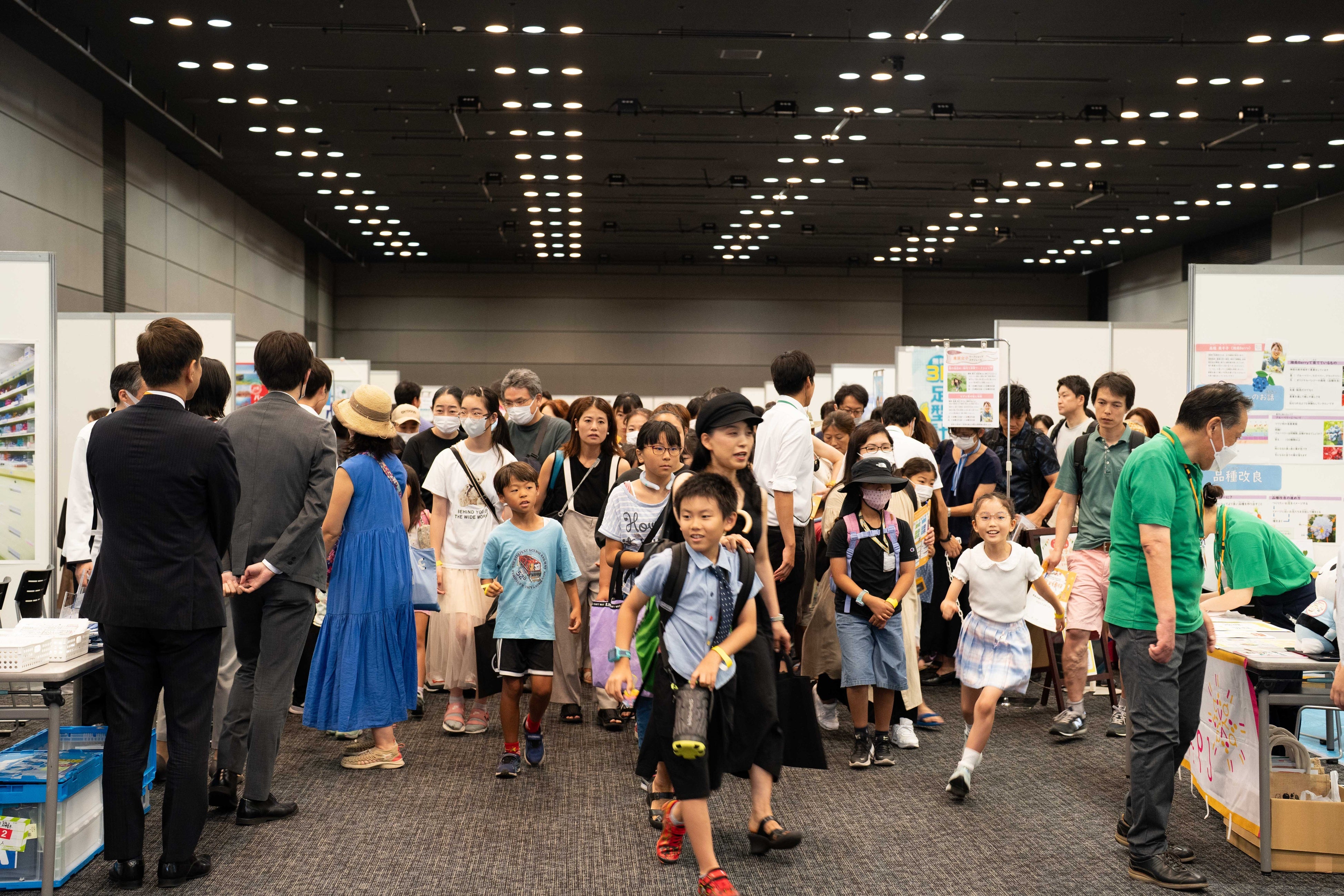 1,000名以上の来場者で賑わう職業体験の会場