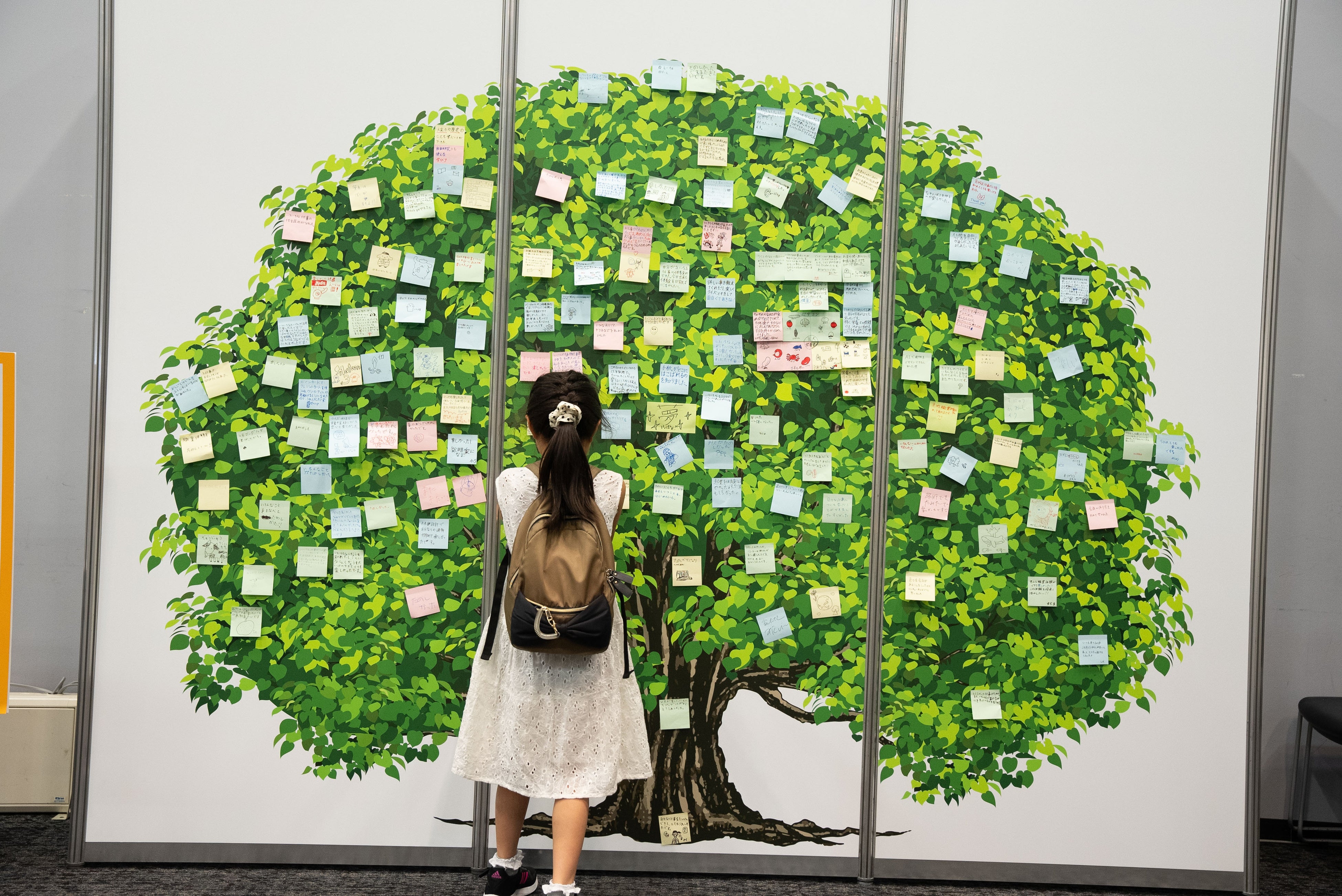 学びの木に寄せられた、たくさんの子どもたちからのメッセージ