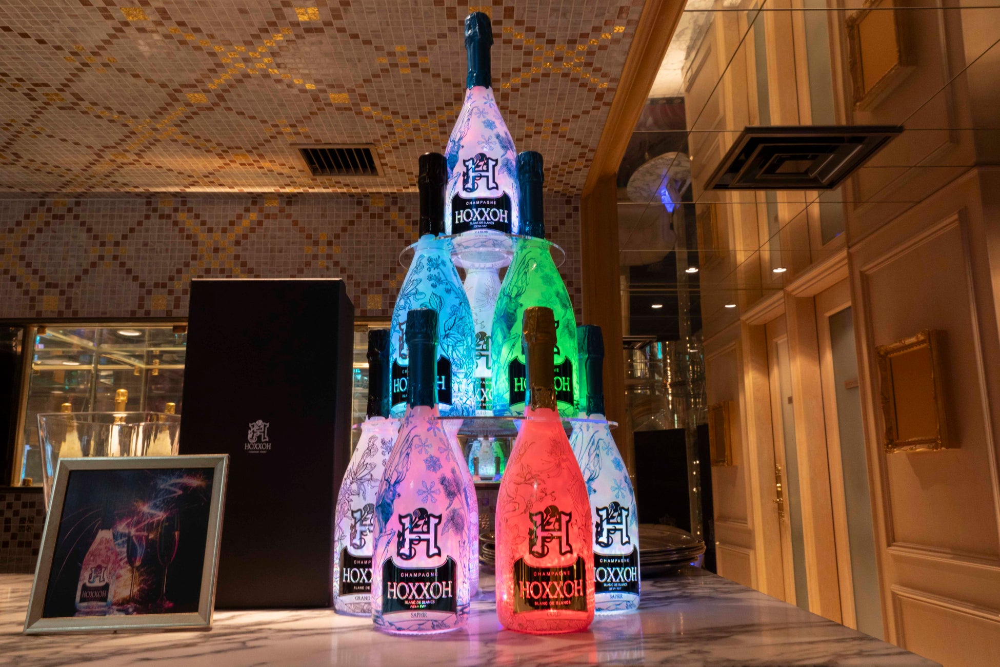 俳優の窪塚洋介さんが参加するHOXXOH Champagne Secret Partyで新商品の発売を祝福 俳優の窪塚洋介さんが参加するHOXXOH Champagne Secret Partyで新商品の発売を祝福