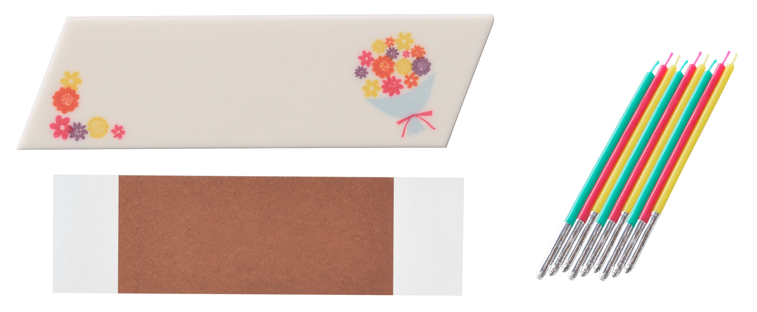 左：名入れマジパンプレート（転写シート付）　　右：キャンドル9本