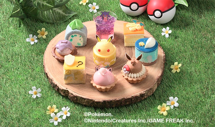 ピカチュウ、イーブイ、リザードンなど、ポケモンたちをカラフルなプチケーキで表現。