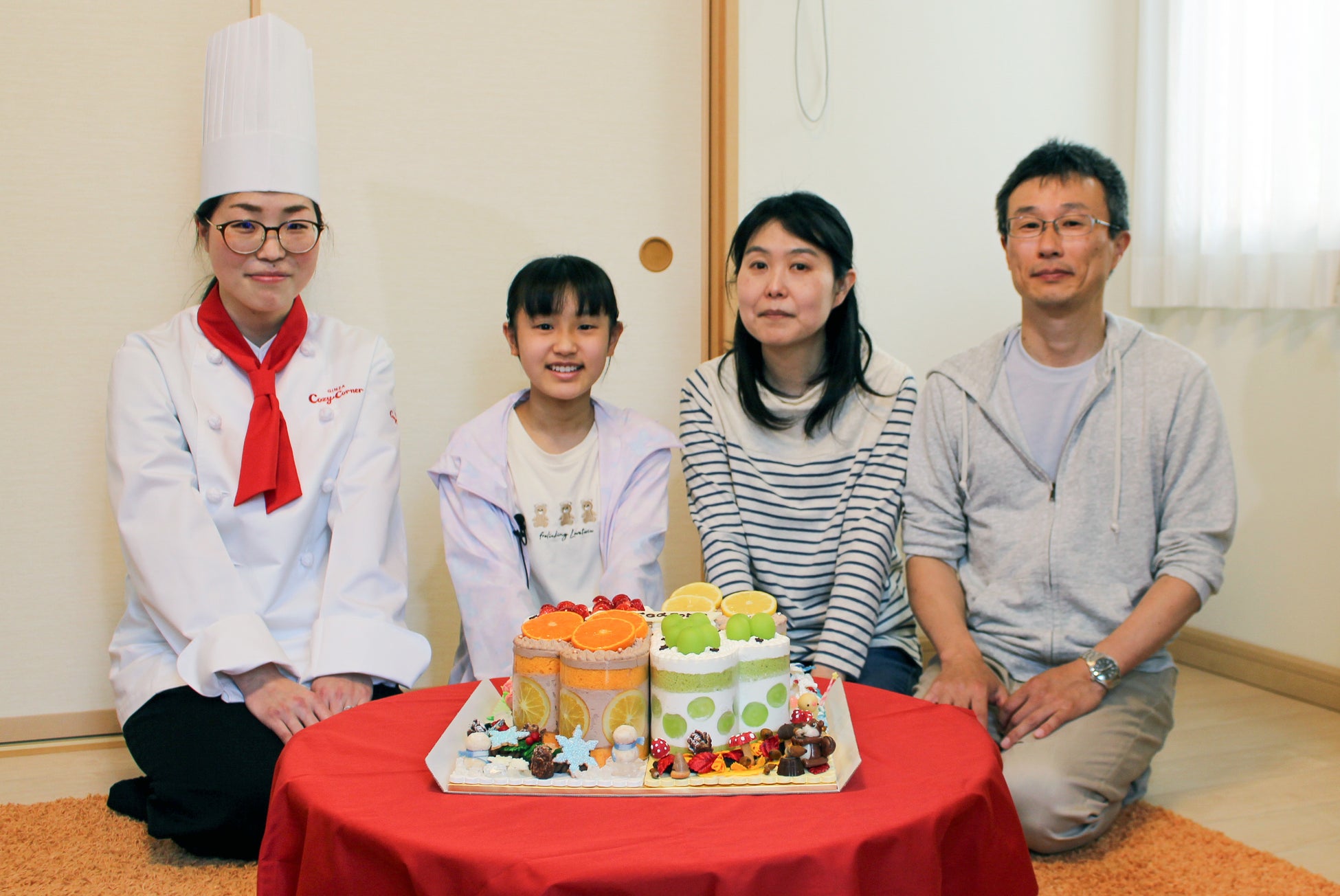 準グランプリを受賞した韮澤 恵麻さんご家族と当社パティシエ