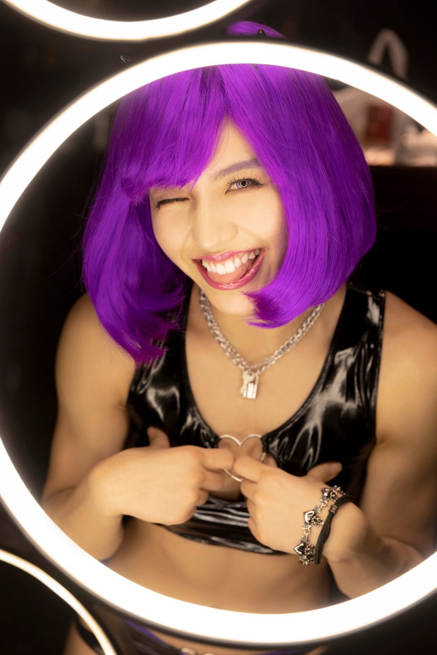 ノリノリでいろんな衣装を堪能!