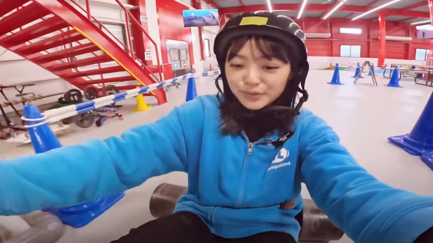 屋内で楽しめる「ドリフトトライク」サーキット、スクーターランド埼玉