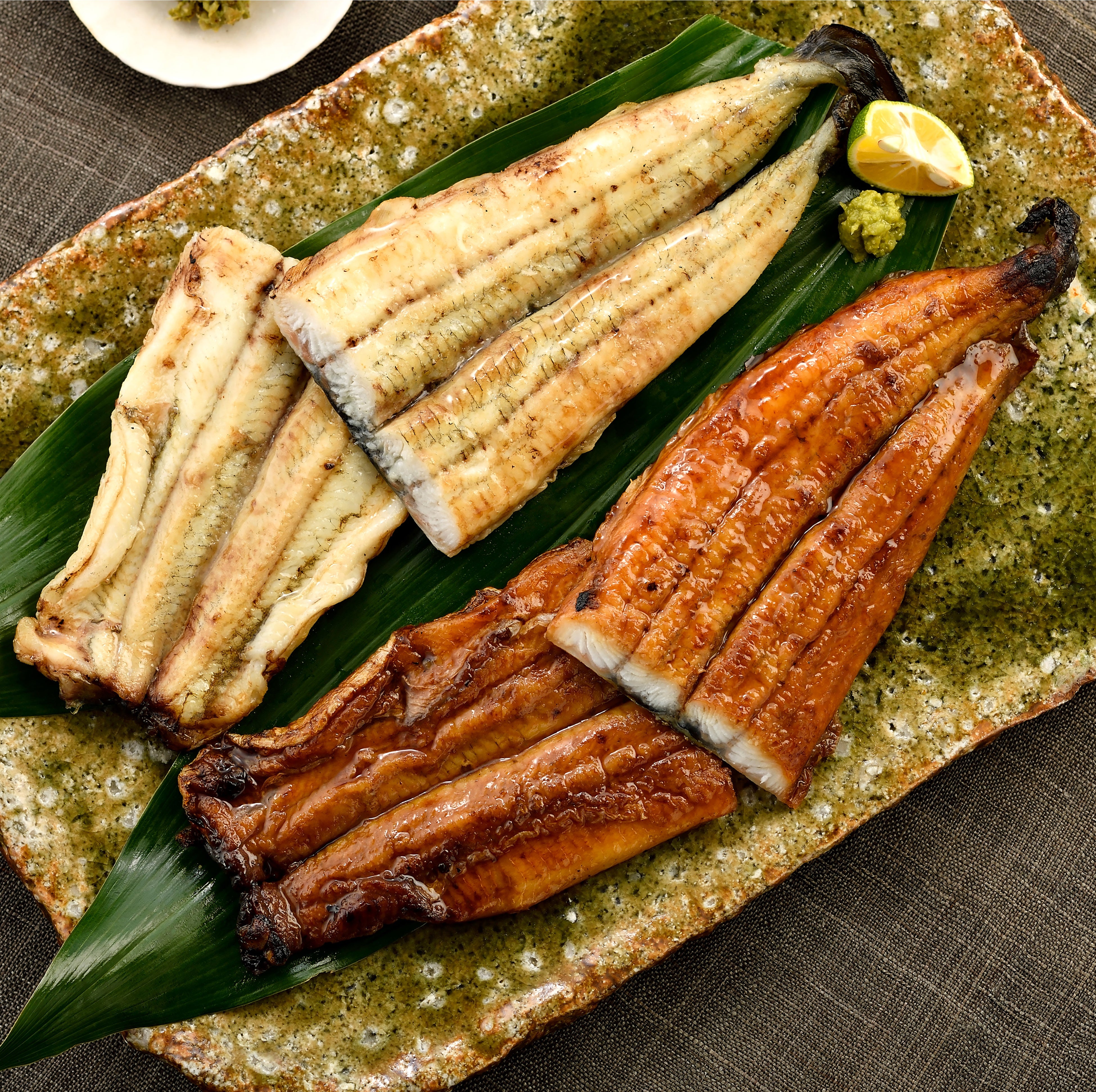 にょろ助 銀座 国産うなぎ（蒲焼／白焼き）各1尾